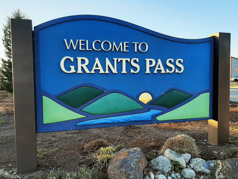 Grants Pass Welcome Sign